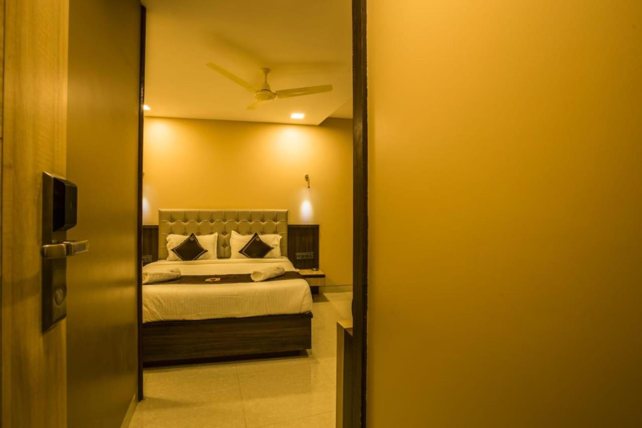 Hotel Golden Crown Bombay Esterno foto