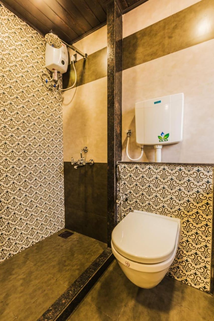 Hotel Golden Crown Bombay Esterno foto